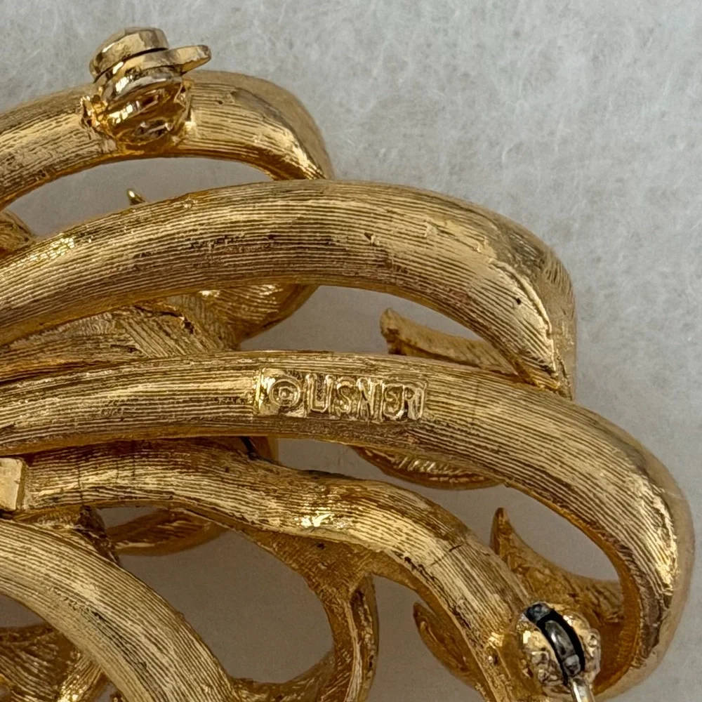 Vintage Lisner Curled Textured Ribbon Spray Gold Tone Brooch | Mid Century Pin